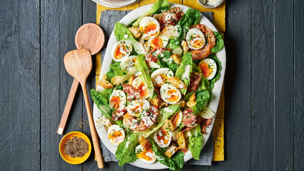 asf4esar-salad-with-boiled-eggs-976x549