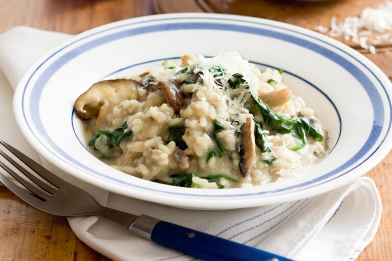 Creamy Spinach and Mushroom Risotto - Elegant and Quick