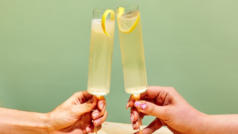 French 75 - Effervescent Gin and Champagne Fusion
