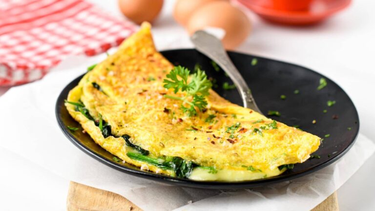 Lightning-Fast Spinach and Mushroom Omelette - Breakfast for Dinner